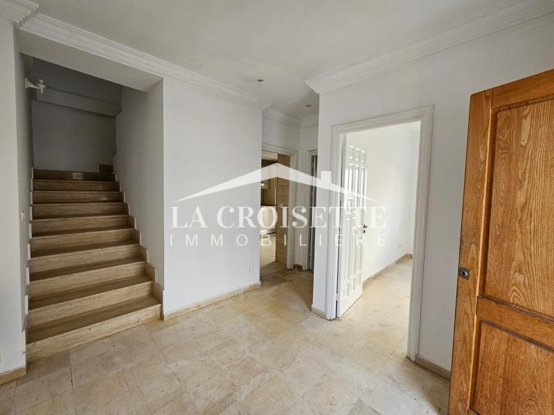 Duplex S+5 à usage bureautique au Lac 2